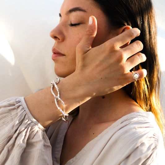 The Ioli Bracelet