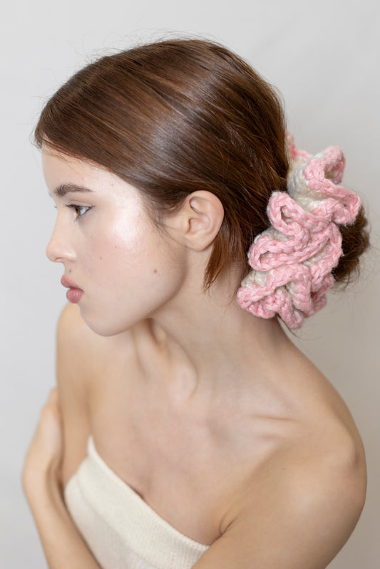 Petal spiral white & pink scrunchie