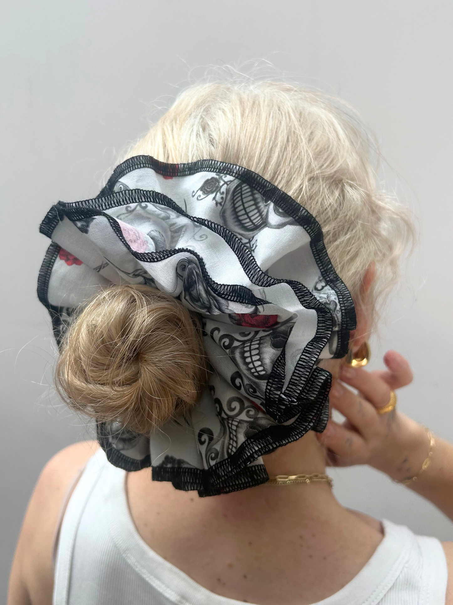 Azaria Scrunchie – Red Rose & Black Skull