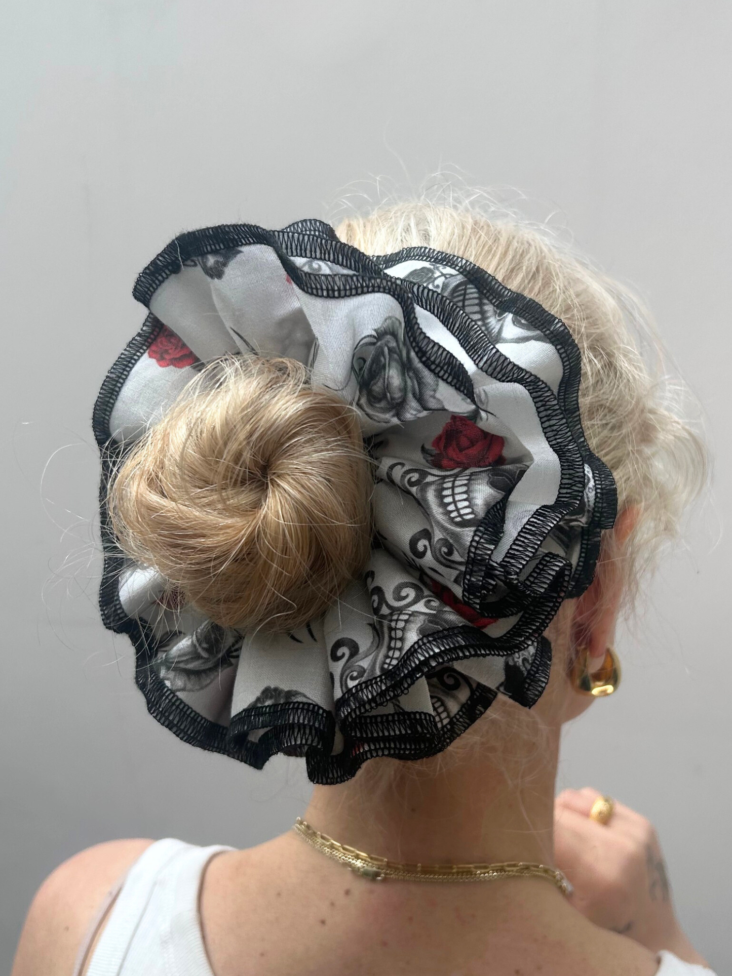 Azaria Scrunchie – Red Rose & Black Skull