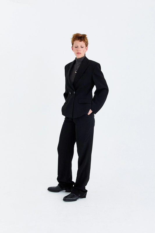 BLACK DOUBLE-BREASTED BLAZER